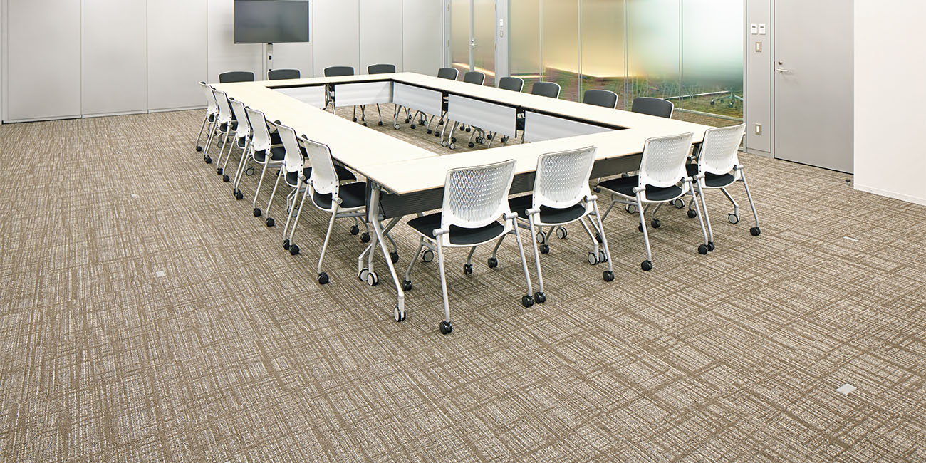 オフィスの床選びに TAJIMAのカーペットタイルは充実のラインナップ｜田島ルーフィング